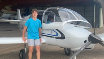 , « J&rsquo;aime cette sensation d&rsquo;être libre » : à 16 ans, ce pilote vole seul à bord d&rsquo;un ULM dans les Alpes du Sud