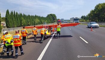 , Sur l&rsquo;autoroute A9 près de Nîmes, un ULM obligé de se poser en urgence